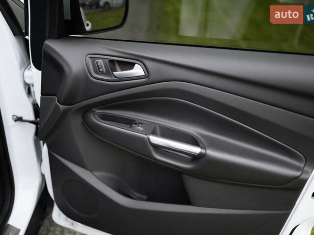 Белый Форд Куга, объемом двигателя 1.5 л и пробегом 82 тыс. км за 19500 $, фото 21 на Automoto.ua