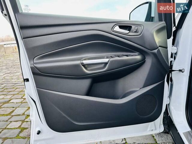 Білий Форд Куга, об'ємом двигуна 2 л та пробігом 140 тис. км за 18500 $, фото 43 на Automoto.ua