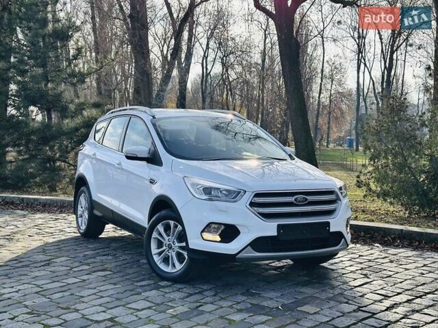 Білий Форд Куга, об'ємом двигуна 2 л та пробігом 140 тис. км за 18500 $, фото 1 на Automoto.ua
