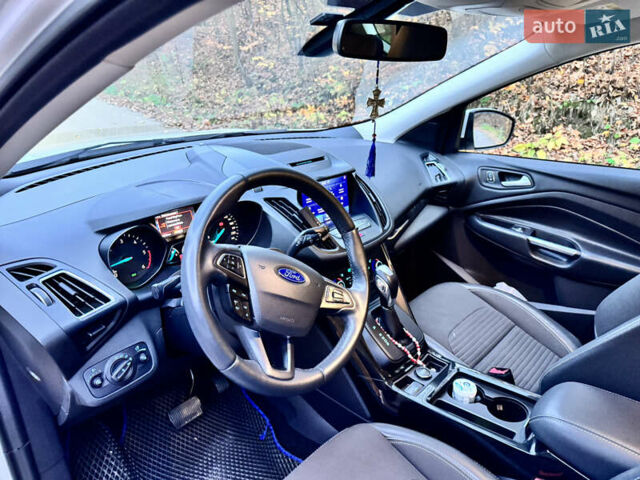 Белый Форд Куга, объемом двигателя 1.5 л и пробегом 64 тыс. км за 21500 $, фото 8 на Automoto.ua