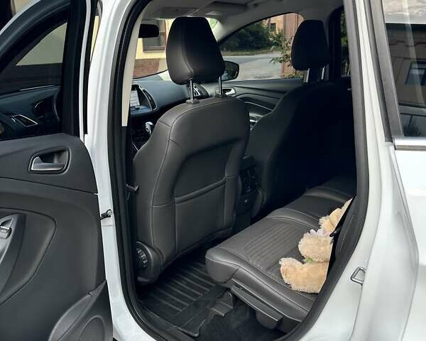 Белый Форд Куга, объемом двигателя 1.5 л и пробегом 49 тыс. км за 18500 $, фото 10 на Automoto.ua