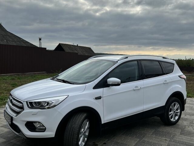 Білий Форд Куга, об'ємом двигуна 1.5 л та пробігом 20 тис. км за 22000 $, фото 2 на Automoto.ua