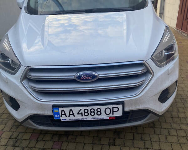 Форд Куга 2019 в Киеве на Automoto.ua Белый Форд Куга, объемом двигателя 1.5 л и пробегом 90 тыс. км за 20000 $, фото 1 на Automoto.ua