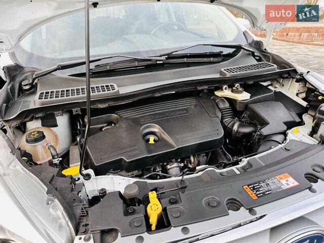 Білий Форд Куга, об'ємом двигуна 2 л та пробігом 140 тис. км за 18500 $, фото 86 на Automoto.ua