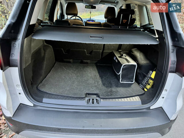 Белый Форд Куга, объемом двигателя 1.5 л и пробегом 64 тыс. км за 21500 $, фото 12 на Automoto.ua