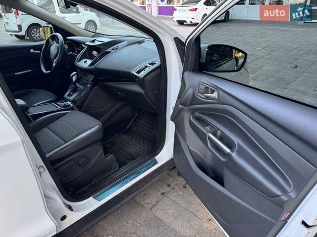 Белый Форд Куга, объемом двигателя 1.5 л и пробегом 55 тыс. км за 23500 $, фото 5 на Automoto.ua