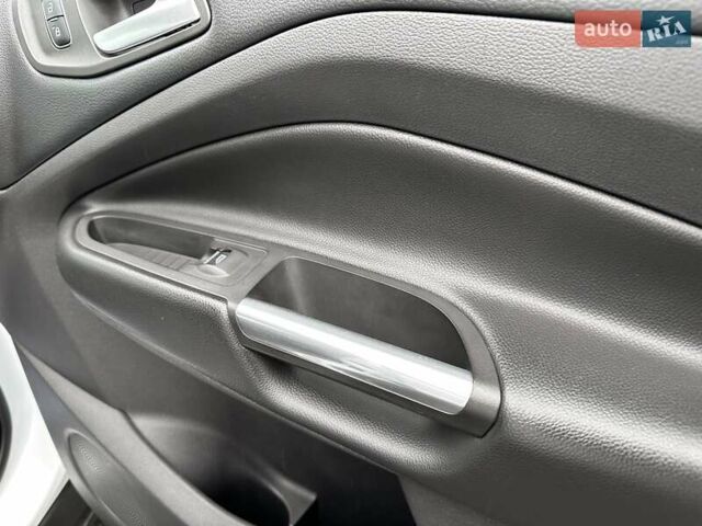 Белый Форд Куга, объемом двигателя 2 л и пробегом 70 тыс. км за 20500 $, фото 46 на Automoto.ua