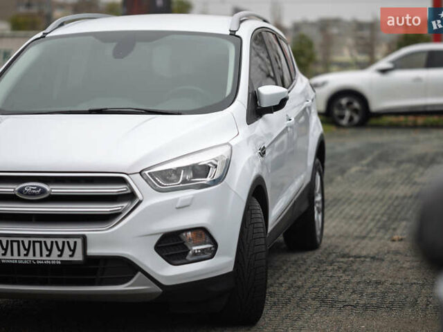 Белый Форд Куга, объемом двигателя 1.5 л и пробегом 82 тыс. км за 19500 $, фото 4 на Automoto.ua