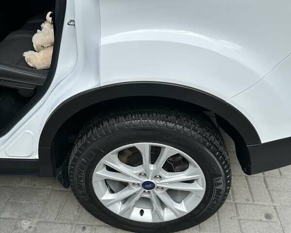 Белый Форд Куга, объемом двигателя 1.5 л и пробегом 49 тыс. км за 18500 $, фото 29 на Automoto.ua