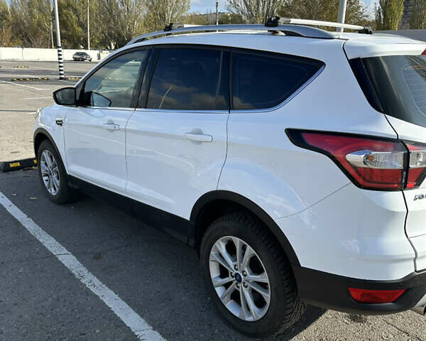 Белый Форд Куга, объемом двигателя 1.5 л и пробегом 110 тыс. км за 17000 $, фото 3 на Automoto.ua