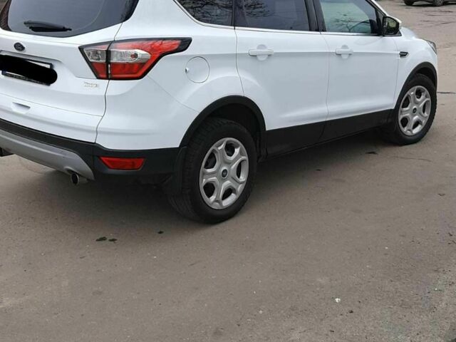 Белый Форд Куга, объемом двигателя 0 л и пробегом 35 тыс. км за 19800 $, фото 1 на Automoto.ua