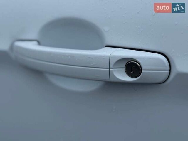 Белый Форд Куга, объемом двигателя 2 л и пробегом 184 тыс. км за 18700 $, фото 16 на Automoto.ua