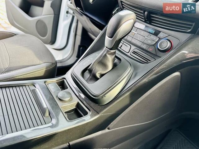 Білий Форд Куга, об'ємом двигуна 2 л та пробігом 140 тис. км за 18500 $, фото 75 на Automoto.ua