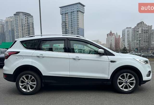 Белый Форд Куга, объемом двигателя 1.5 л и пробегом 91 тыс. км за 17500 $, фото 5 на Automoto.ua