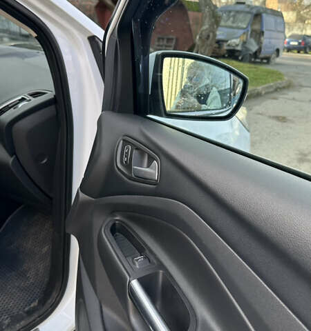 Белый Форд Куга, объемом двигателя 1.5 л и пробегом 102 тыс. км за 19500 $, фото 21 на Automoto.ua