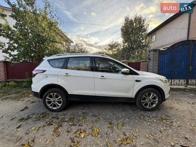 Белый Форд Куга, объемом двигателя 1.5 л и пробегом 113 тыс. км за 17500 $, фото 2 на Automoto.ua