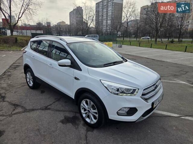 Белый Форд Куга, объемом двигателя 2 л и пробегом 134 тыс. км за 18950 $, фото 6 на Automoto.ua