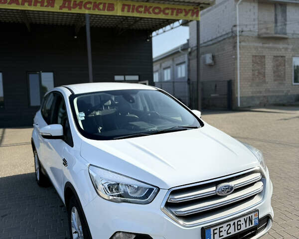 Белый Форд Куга, объемом двигателя 2 л и пробегом 170 тыс. км за 17650 $, фото 3 на Automoto.ua