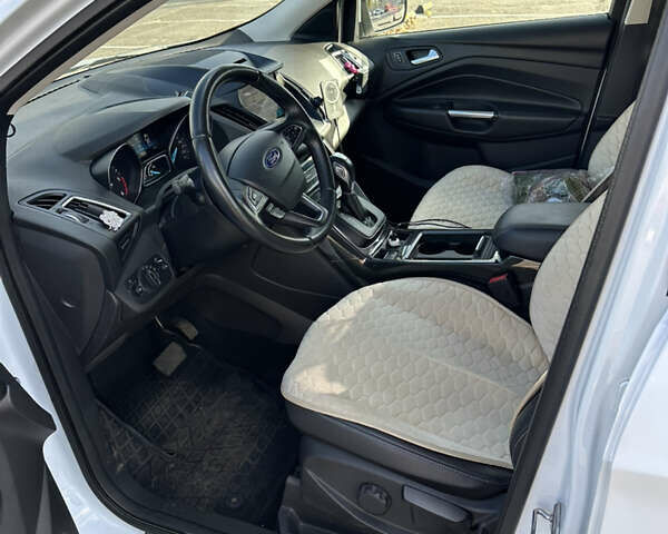 Белый Форд Куга, объемом двигателя 1.5 л и пробегом 110 тыс. км за 17000 $, фото 13 на Automoto.ua