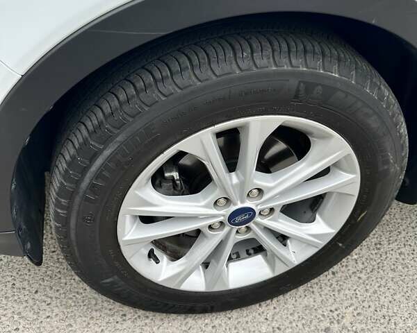 Белый Форд Куга, объемом двигателя 1.5 л и пробегом 49 тыс. км за 18500 $, фото 30 на Automoto.ua