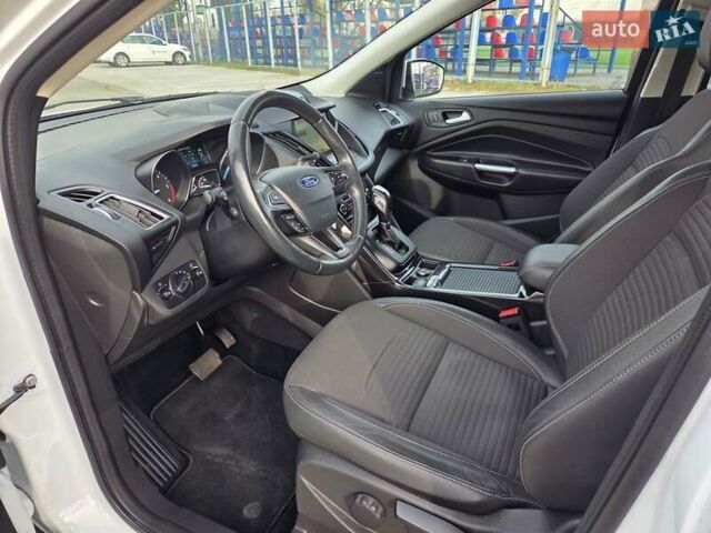 Белый Форд Куга, объемом двигателя 2 л и пробегом 134 тыс. км за 18950 $, фото 17 на Automoto.ua