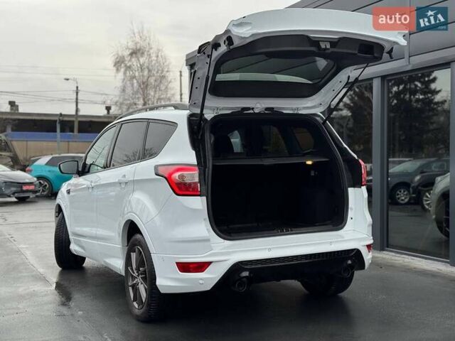 Белый Форд Куга, объемом двигателя 2 л и пробегом 184 тыс. км за 18700 $, фото 22 на Automoto.ua