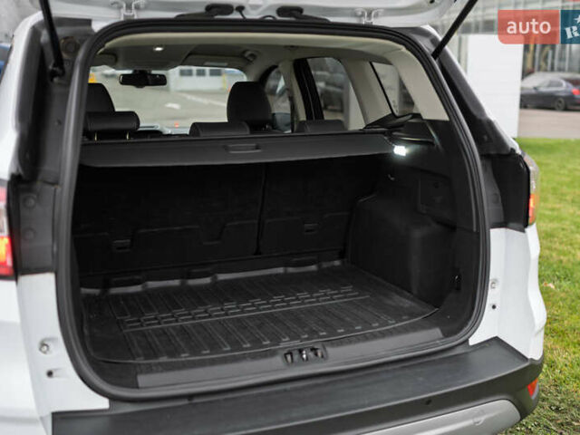 Белый Форд Куга, объемом двигателя 1.5 л и пробегом 82 тыс. км за 19500 $, фото 11 на Automoto.ua