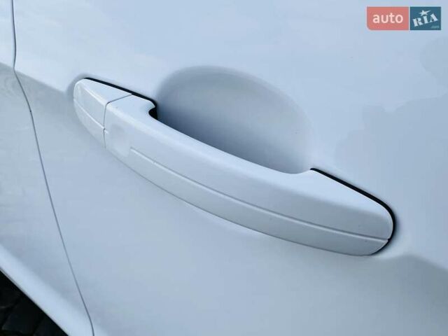 Білий Форд Куга, об'ємом двигуна 2 л та пробігом 140 тис. км за 18500 $, фото 11 на Automoto.ua