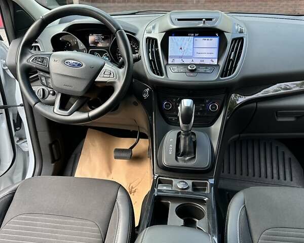 Белый Форд Куга, объемом двигателя 1.5 л и пробегом 49 тыс. км за 18500 $, фото 16 на Automoto.ua