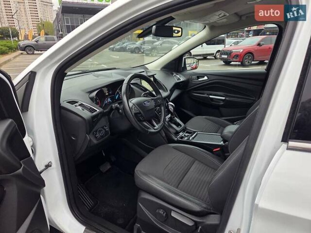 Форд Куга 2019 в Киеве на Automoto.ua Белый Форд Куга, объемом двигателя 2 л и пробегом 133 тыс. км за 19500 $, фото 18 на Automoto.ua
