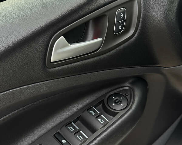 Білий Форд Куга, об'ємом двигуна 1.5 л та пробігом 125 тис. км за 14500 $, фото 12 на Automoto.ua