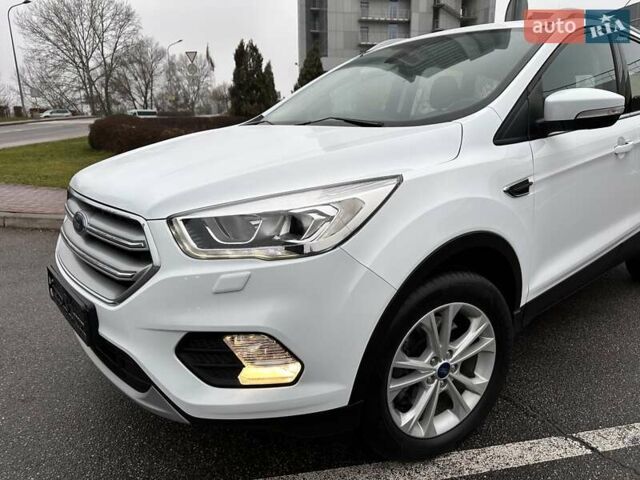 Белый Форд Куга, объемом двигателя 2 л и пробегом 70 тыс. км за 20500 $, фото 7 на Automoto.ua