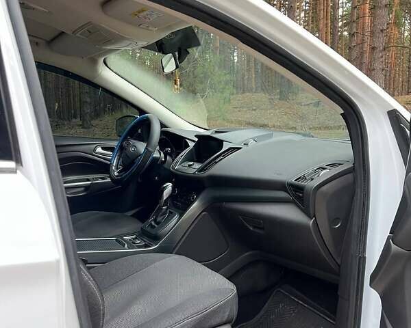 Форд Куга 2019 в Киеве на Automoto.ua Белый Форд Куга, объемом двигателя 1.5 л и пробегом 114 тыс. км за 18100 $, фото 6 на Automoto.ua