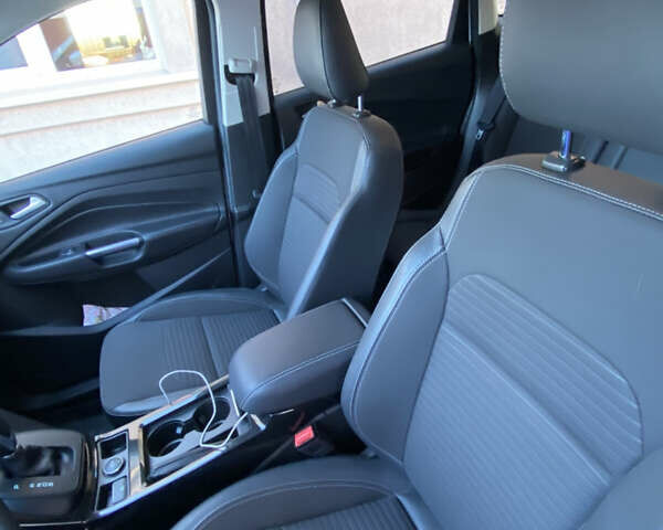 Форд Куга 2019 в Киеве на Automoto.ua Белый Форд Куга, объемом двигателя 1.5 л и пробегом 90 тыс. км за 20000 $, фото 3 на Automoto.ua