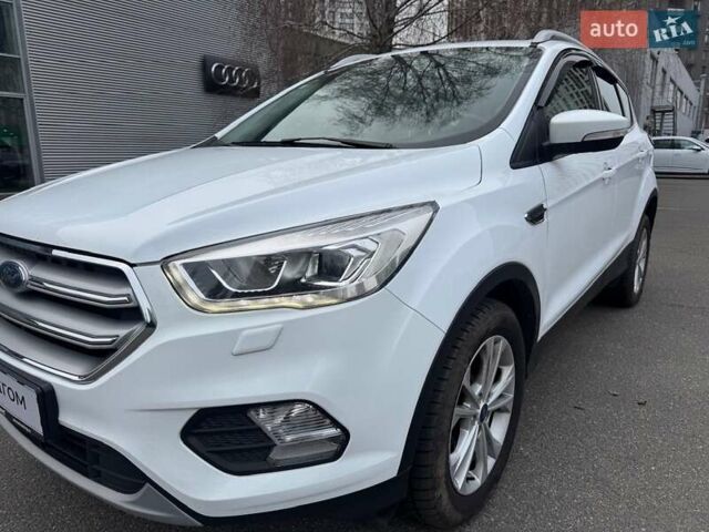 Белый Форд Куга, объемом двигателя 1.5 л и пробегом 91 тыс. км за 17500 $, фото 1 на Automoto.ua