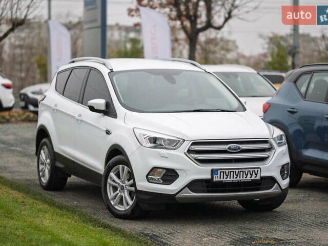 Белый Форд Куга, объемом двигателя 1.5 л и пробегом 82 тыс. км за 19500 $, фото 1 на Automoto.ua