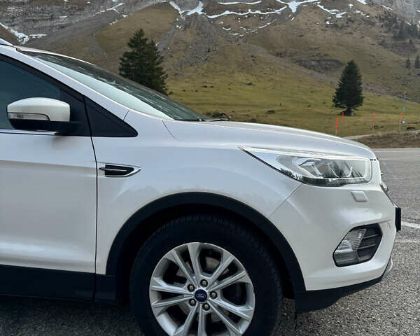 Білий Форд Куга, об'ємом двигуна 1.5 л та пробігом 125 тис. км за 14500 $, фото 5 на Automoto.ua