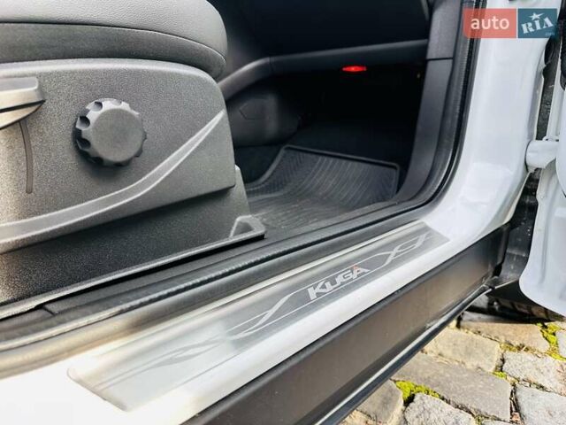 Білий Форд Куга, об'ємом двигуна 2 л та пробігом 140 тис. км за 18500 $, фото 83 на Automoto.ua