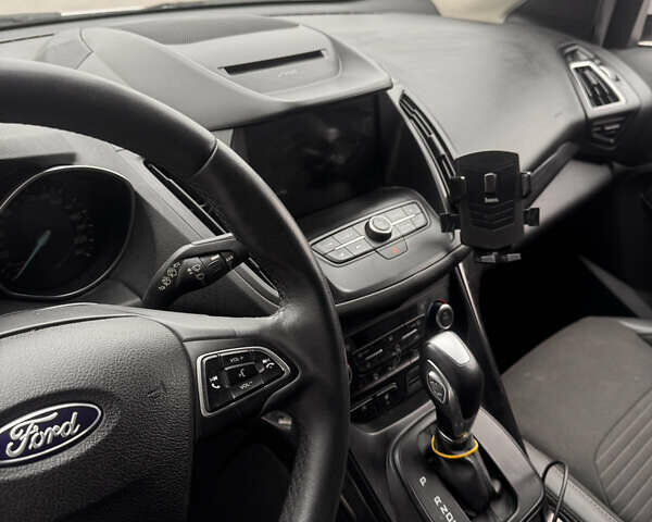 Форд Куга 2019 в Львове на Automoto.ua Белый Форд Куга, объемом двигателя 1.5 л и пробегом 80 тыс. км за 18000 $, фото 11 на Automoto.ua