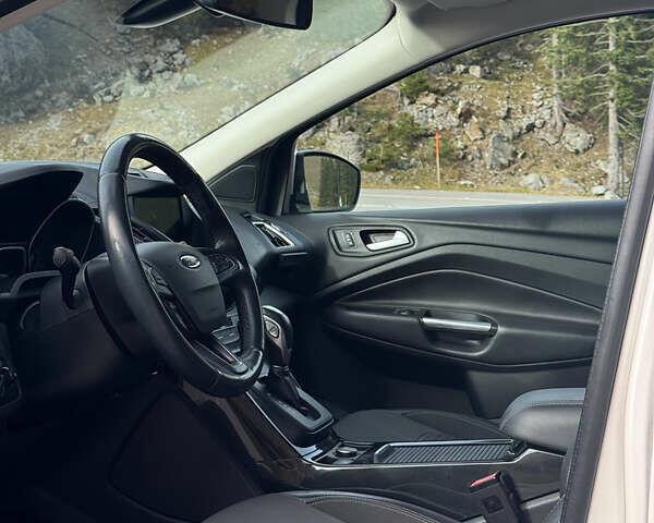 Білий Форд Куга, об'ємом двигуна 1.5 л та пробігом 125 тис. км за 14500 $, фото 11 на Automoto.ua