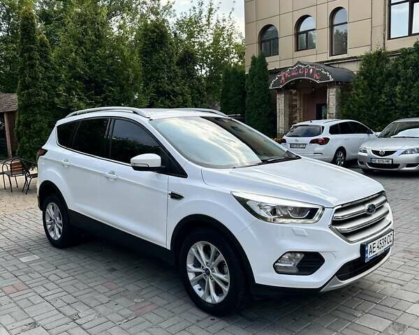Белый Форд Куга, объемом двигателя 1.5 л и пробегом 49 тыс. км за 18900 $, фото 2 на Automoto.ua