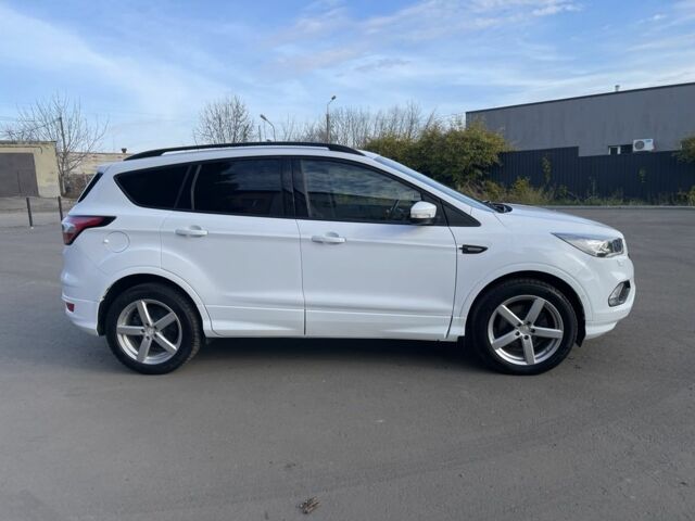 Белый Форд Куга, объемом двигателя 2 л и пробегом 247 тыс. км за 416 $, фото 1 на Automoto.ua