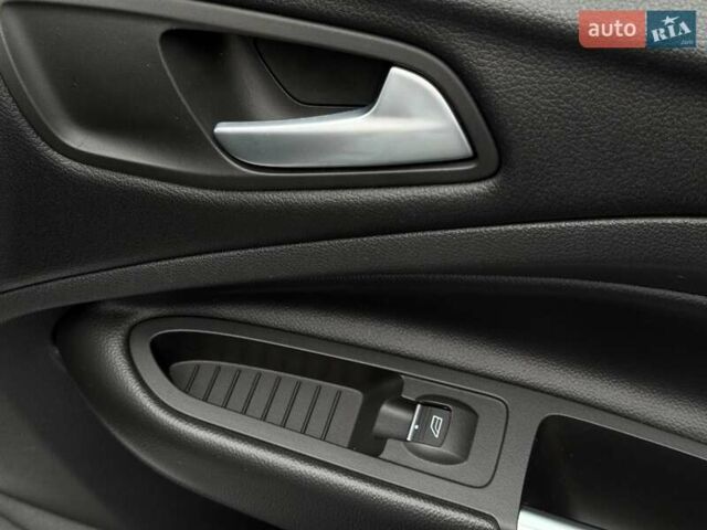 Белый Форд Куга, объемом двигателя 2 л и пробегом 184 тыс. км за 18700 $, фото 66 на Automoto.ua