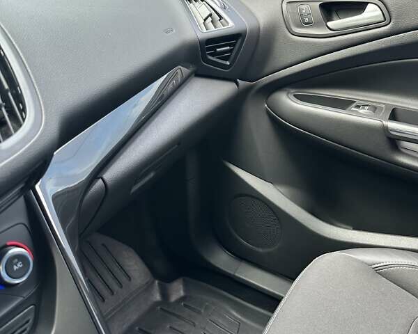 Белый Форд Куга, объемом двигателя 1.5 л и пробегом 49 тыс. км за 18500 $, фото 24 на Automoto.ua