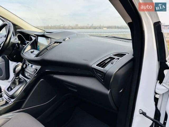 Білий Форд Куга, об'ємом двигуна 2 л та пробігом 140 тис. км за 18500 $, фото 70 на Automoto.ua