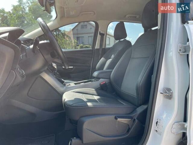 Белый Форд Куга, объемом двигателя 1.5 л и пробегом 85 тыс. км за 16490 $, фото 9 на Automoto.ua