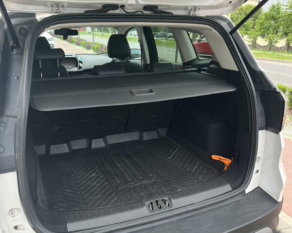 Белый Форд Куга, объемом двигателя 2 л и пробегом 112 тыс. км за 19900 $, фото 9 на Automoto.ua