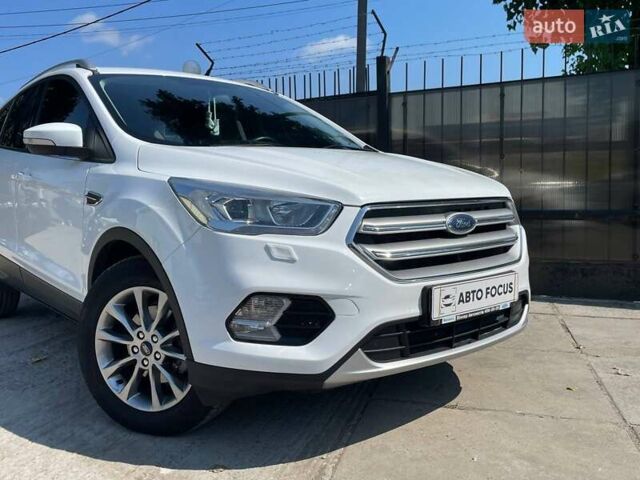 Белый Форд Куга, объемом двигателя 1.5 л и пробегом 85 тыс. км за 16490 $, фото 3 на Automoto.ua