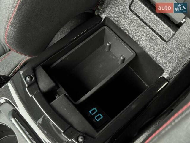 Белый Форд Куга, объемом двигателя 2 л и пробегом 184 тыс. км за 18700 $, фото 70 на Automoto.ua