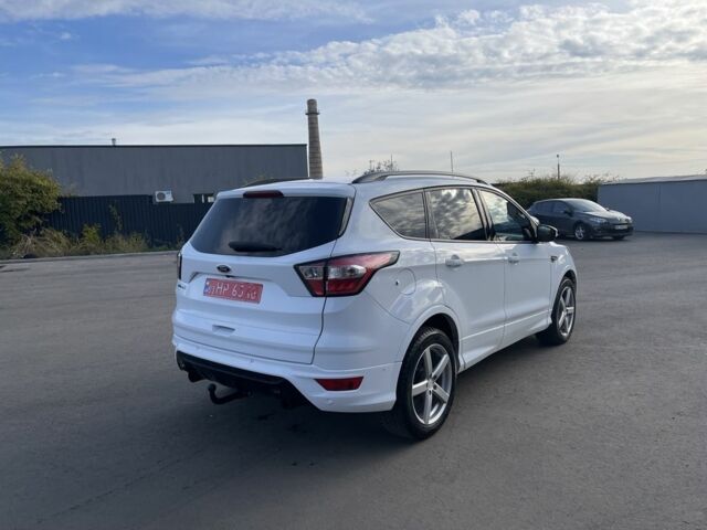 Белый Форд Куга, объемом двигателя 2 л и пробегом 247 тыс. км за 416 $, фото 2 на Automoto.ua